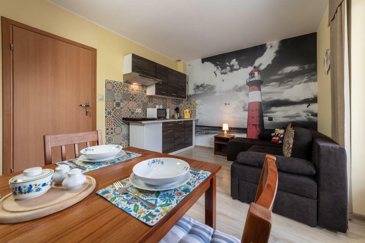 Dom Jastrzebia Z Basenem I Jacuzzi Apartment Jastrzebia Gora Exterior photo
