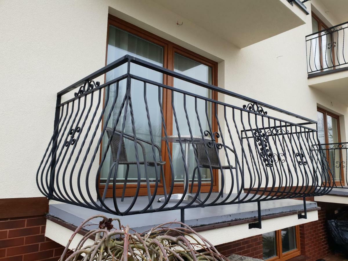Dom Jastrzebia Z Basenem I Jacuzzi Apartment Jastrzebia Gora Exterior photo